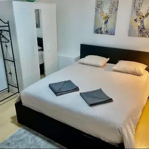  Apartment Minimal - Flat Ad Centre